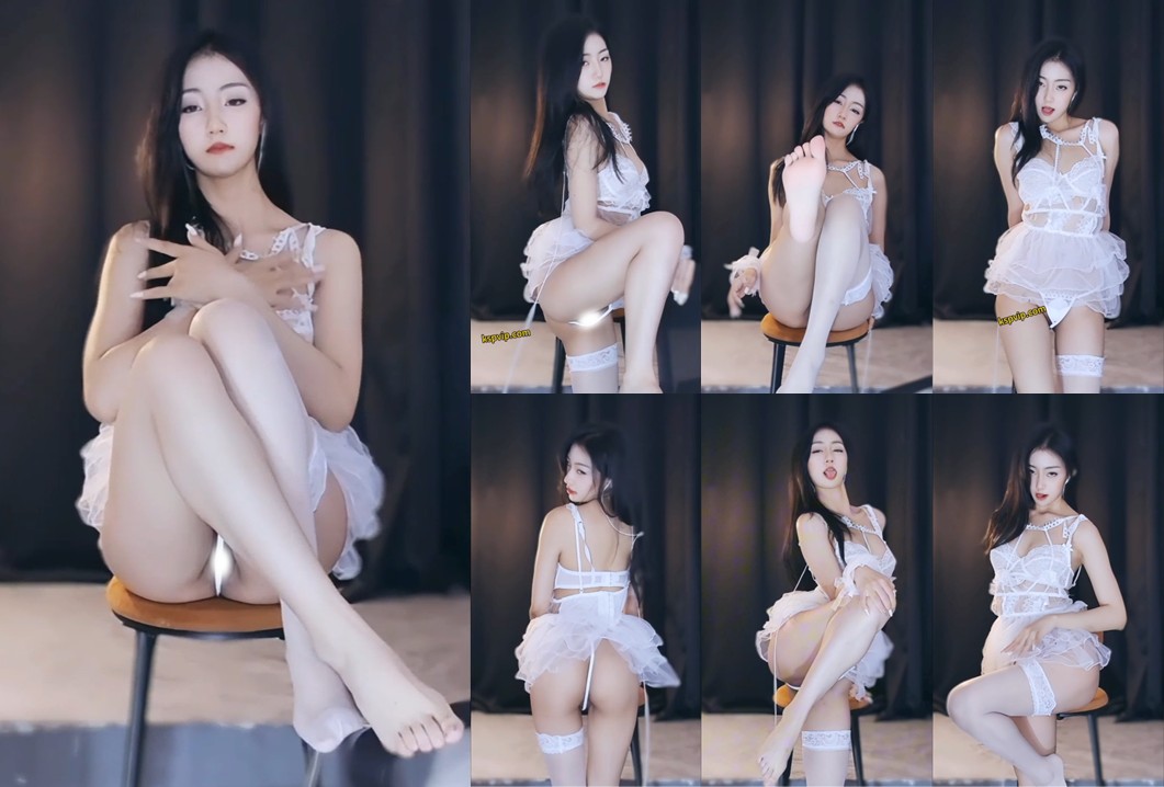 【CC、星也】婚纱诱惑，白丝玉足，极细丁字勒进逼里，张开双腿，露出小穴（1V）